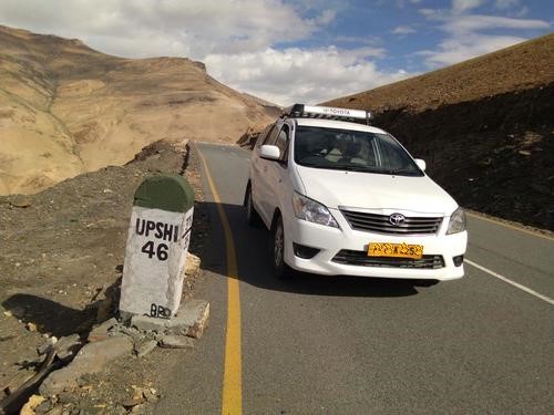 Why Renting a Private Cab is the Ultimate Hack for a Family Trip to Himachal